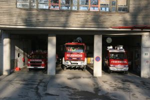 Fahrzeughalle
