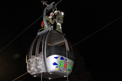 tl_files/FOTOS/Berichte/Ausbildung/Seilbahnuebung_20091031/20091031_Seilbahn-1.jpg